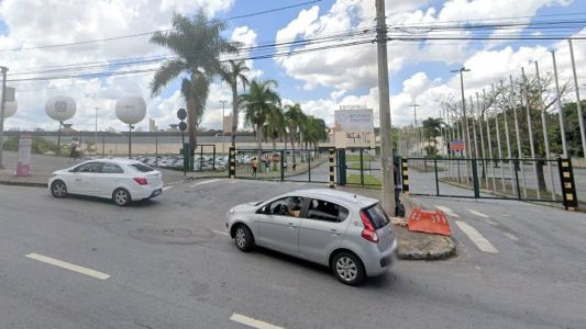 Batida de carro em poste deixou Expominas sem luz na tarde deste sábado (29)