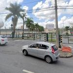 Em dia de show dos Titãs, batida de carro em poste deixa Expominas sem luz