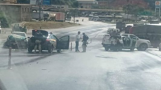 Batida entre as caminhonetes aumentou as dores de cabeça para quem passa pelo trecho da BR-381