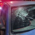 Passageiro bate cabeça no para-brisa e motociclista fica gravemente ferido em acidente; veja imagens