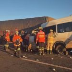 Batida entre van e caminhão deixa cinco mortos e 11 feridos na BR-020 entre DF e Goiás