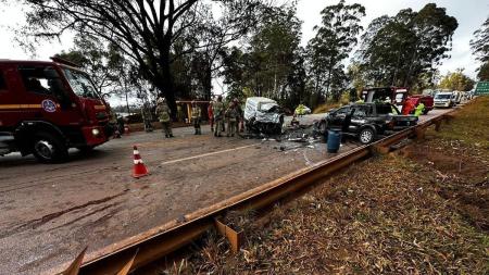 Batida ocorreu no início da manhã; motoristas enfrentam lentidão