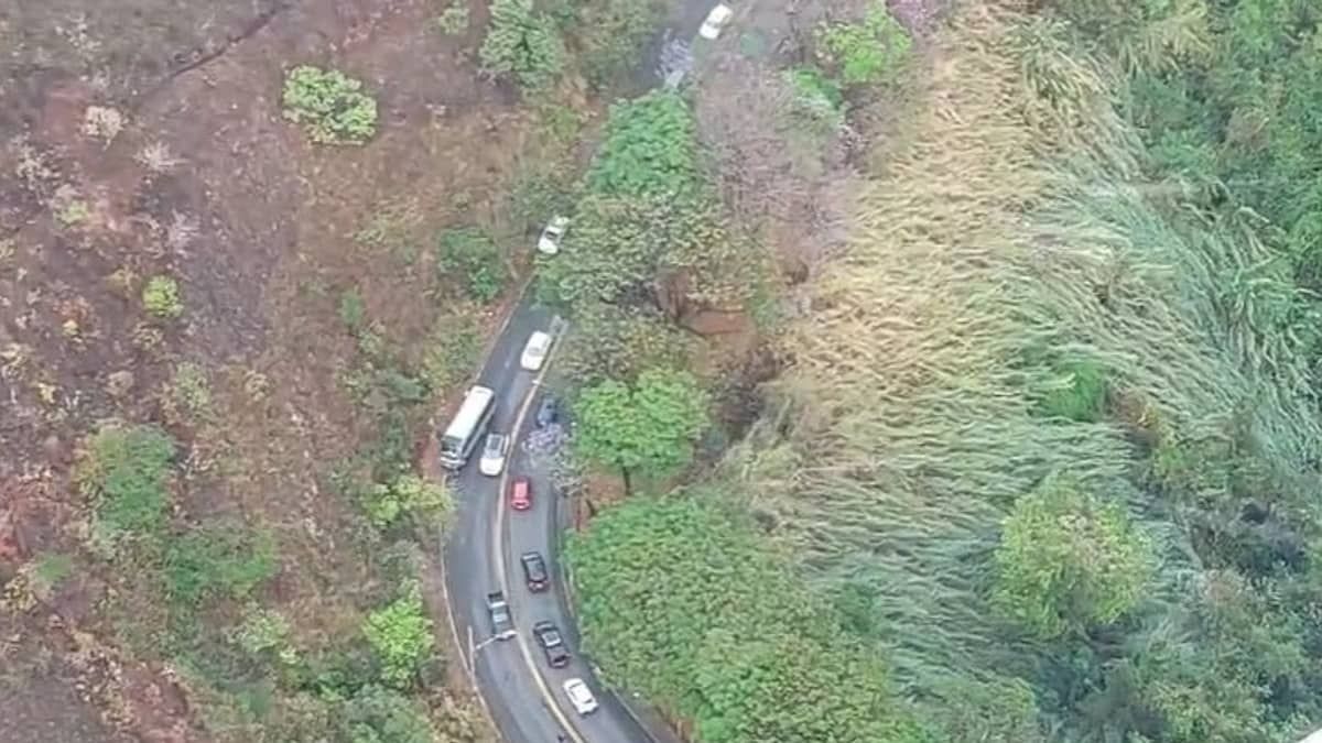 Batida entre ônibus e carro deixa feridos no Sion 