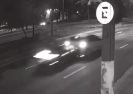 Foto mostra momento do acidente entre Porsche e Sandero em São Paulo