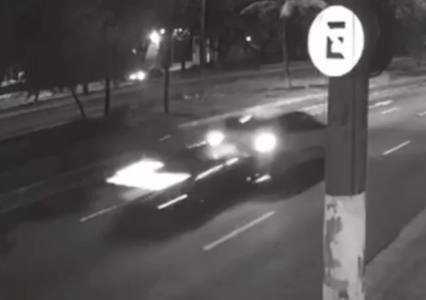 Foto mostra momento do acidente entre Porsche e Sandero em São Paulo
