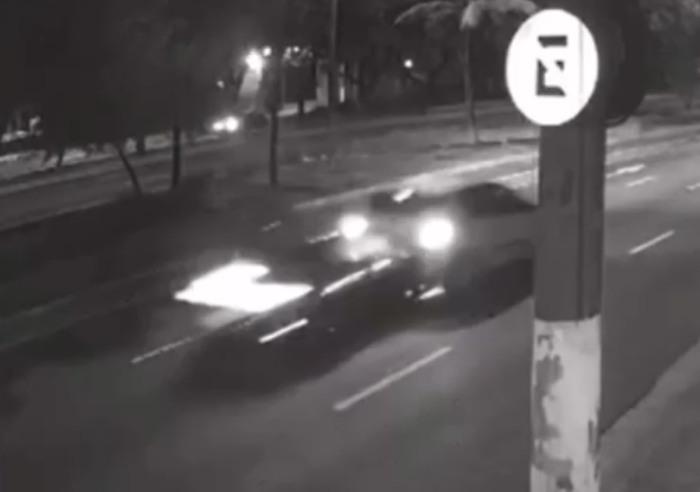 Motorista do Renaut Sandero morreu no acidente Foto mostra momento do acidente entre Porsche e Sandero em São Paulo