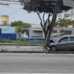 Carro bate em poste na av. Teresa Cristina deixa motorista ferido em BH
