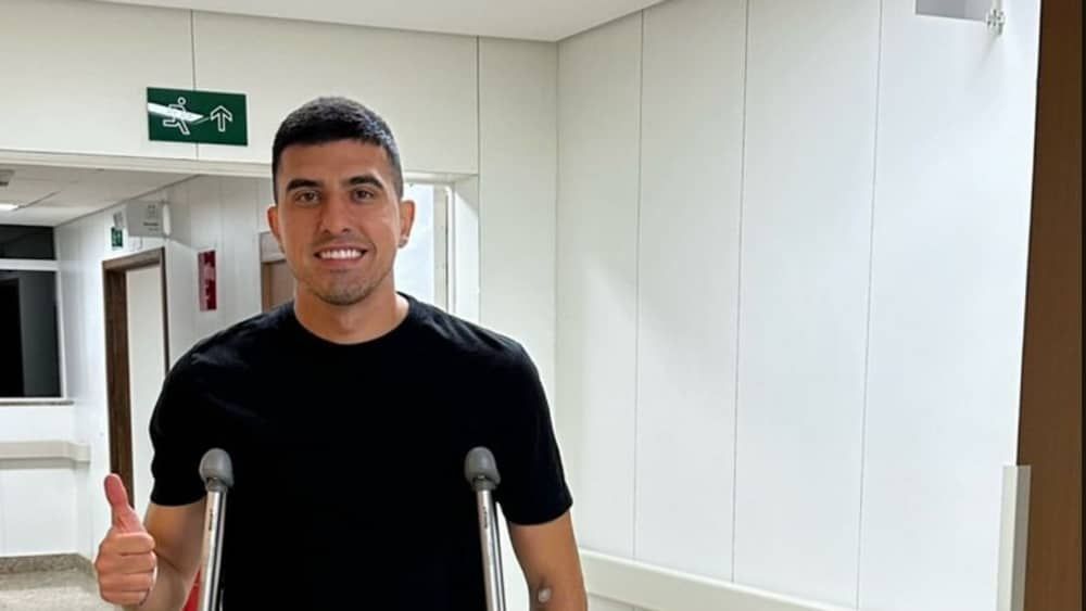 Atlético: Battaglia se pronuncia após cirurgia no joelho: 'Voltar ainda mais forte'