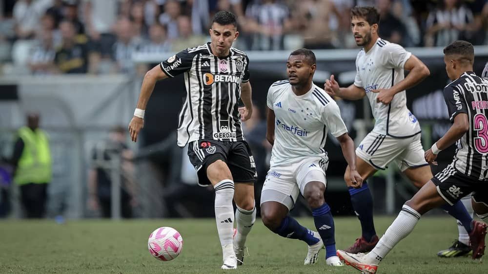 Atlético: Felipão minimiza irritação de Battaglia após substituição no clássico