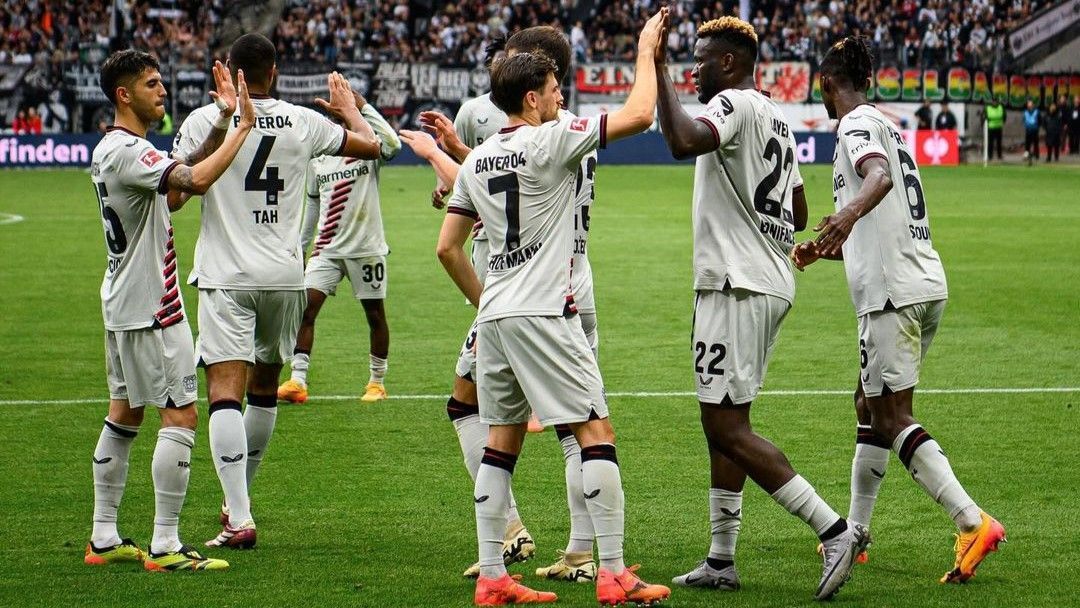 バイエル・レバークーゼン Bayer Leverkusen 6 ZIVKOVIC Bayer Leverkusen vence novamente no Alemão e iguala recorde de