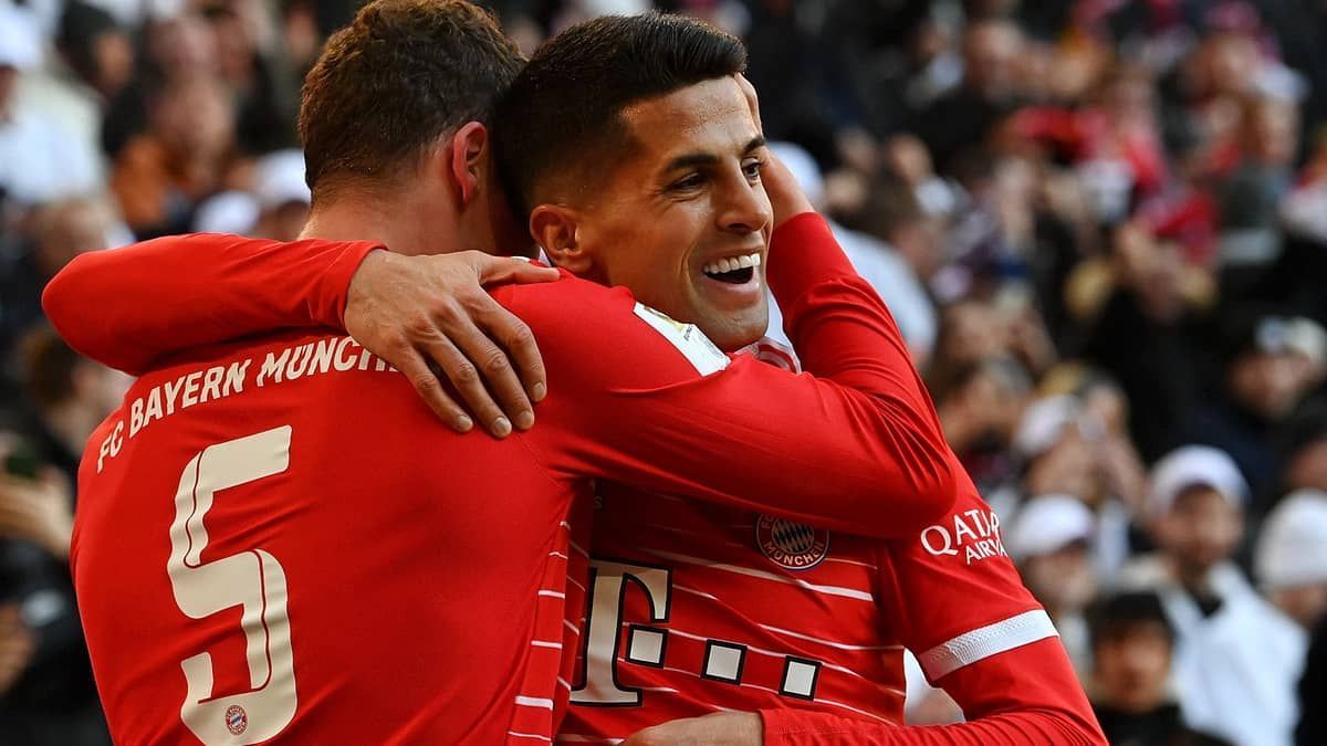 Bayern atropela Augsburg e mantém a liderança na Bundesliga