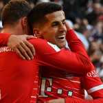 Bayern atropela Augsburg e mantém a liderança na Bundesliga
