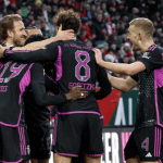 Bayern de Munique vence Augsburg na Bundesliga e segue na caça ao líder Leverkusen
