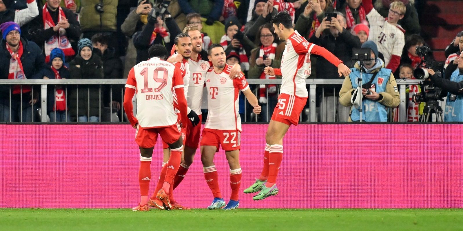 Bundesliga: Bayern de Munique bate Stuttgart e segue na cola do Bayer Leverkusen