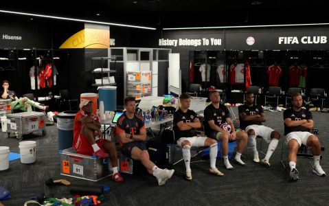 Atletas do Bayern de Munique assistem jogo do vestiário