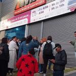 ‘Bazar do Bem’ da Amis: pessoas enfrentam o frio e dormem na fila para comprar roupas a partir de R$ 10