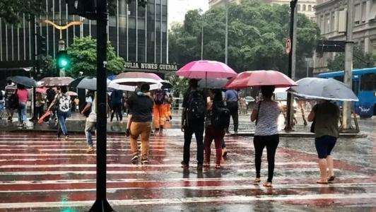 Os termômetros devem ficar entre 20 °C e 32 °C neste sábado (3)