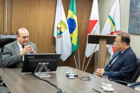 O presidente do TJMG, desembargador José Arthur Filho, e o presidente do BDMG, Gabriel Viegas Neto