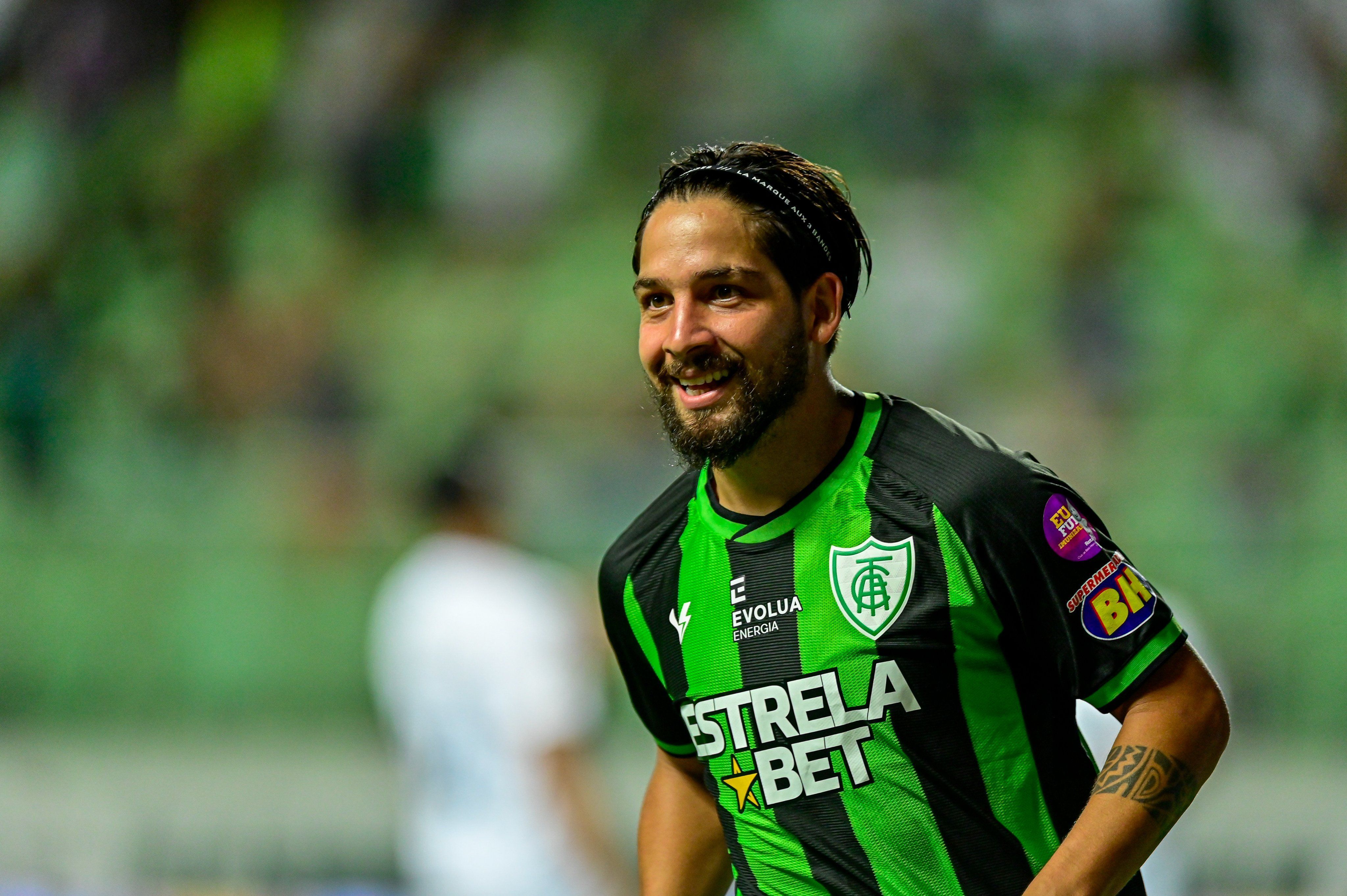América parabeniza jogador premiado no Troféu Guará Bmg