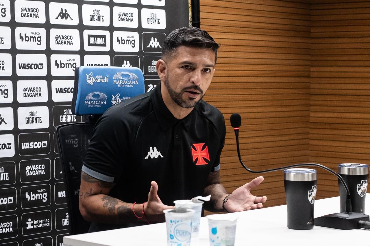 Díaz, do Vasco, cita Boca x River e reforça importância de vitória: ‘Vida ou morte’