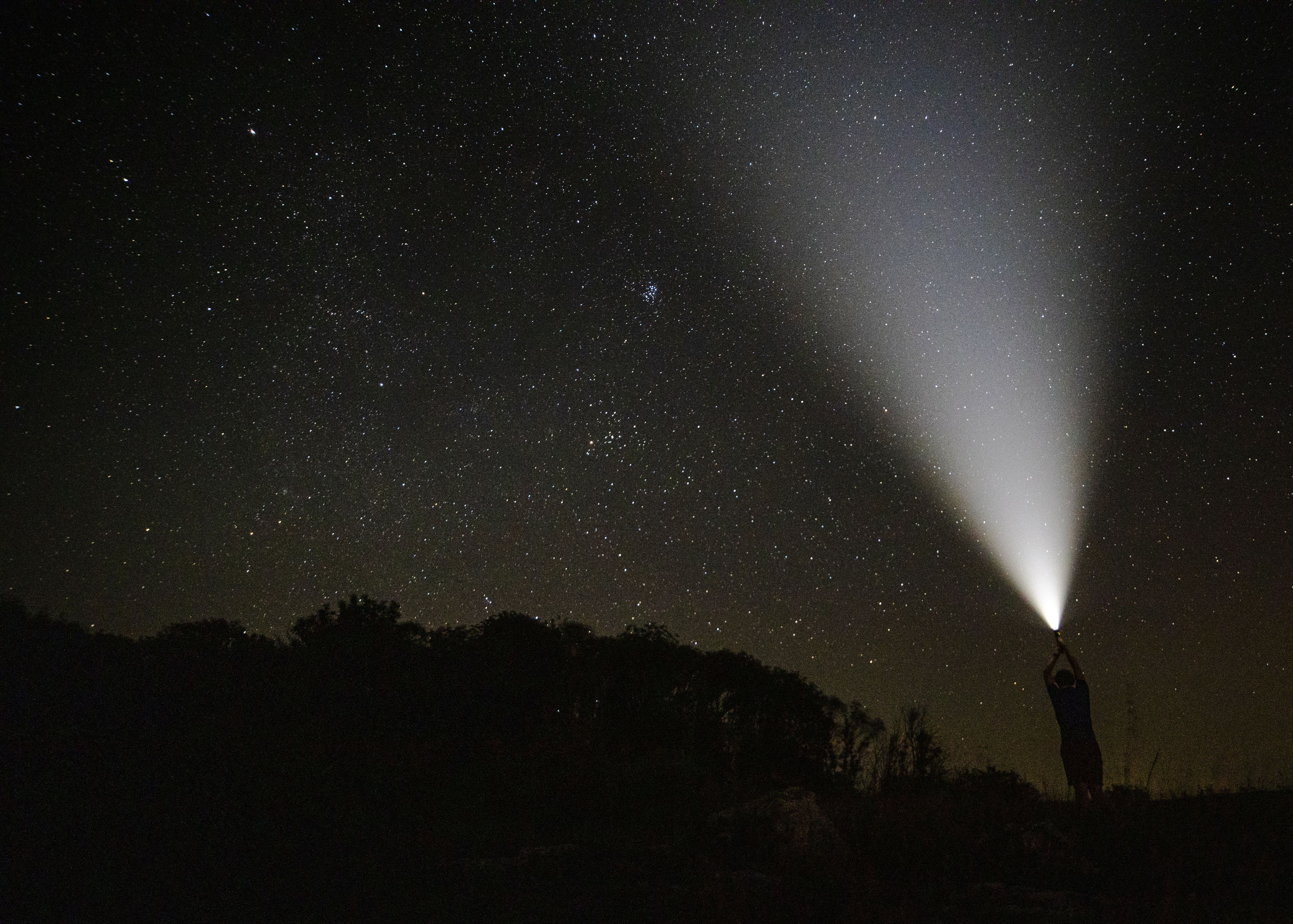 Chuvas de meteoros se intensificam neste período do ano; saiba como assistir