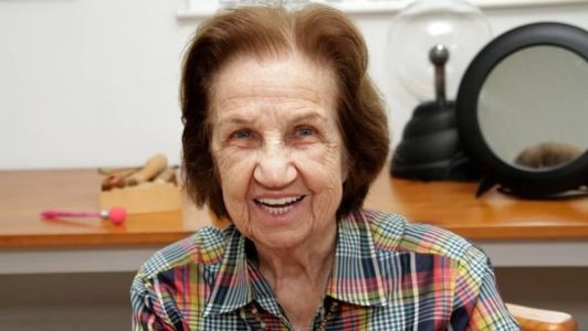 Beatriz Alvarenga é autora de livros que foram referência no aprendizado de física para milhares de alunos