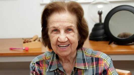 Beatriz Alvarenga é autora de livros que foram referência no aprendizado de física para milhares de alunos