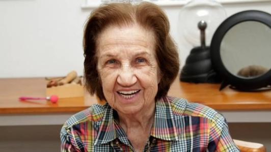 Beatriz Alvarenga é autora de livros que foram referência no aprendizado de física para milhares de alunos