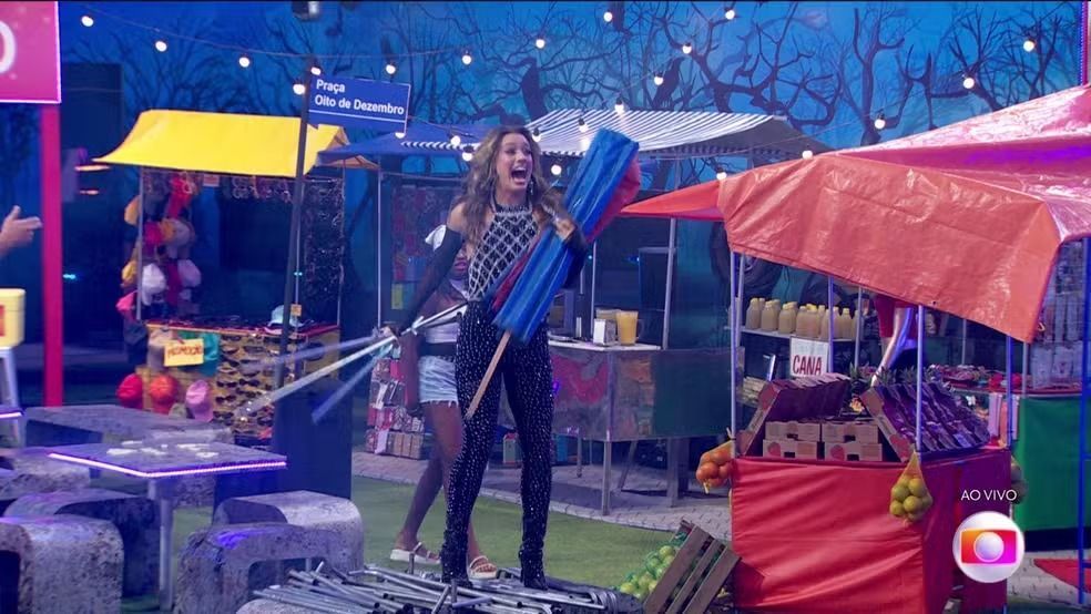 BBB 24: Beatriz fica eufórica com as barracas em sua festa do Brás no reality