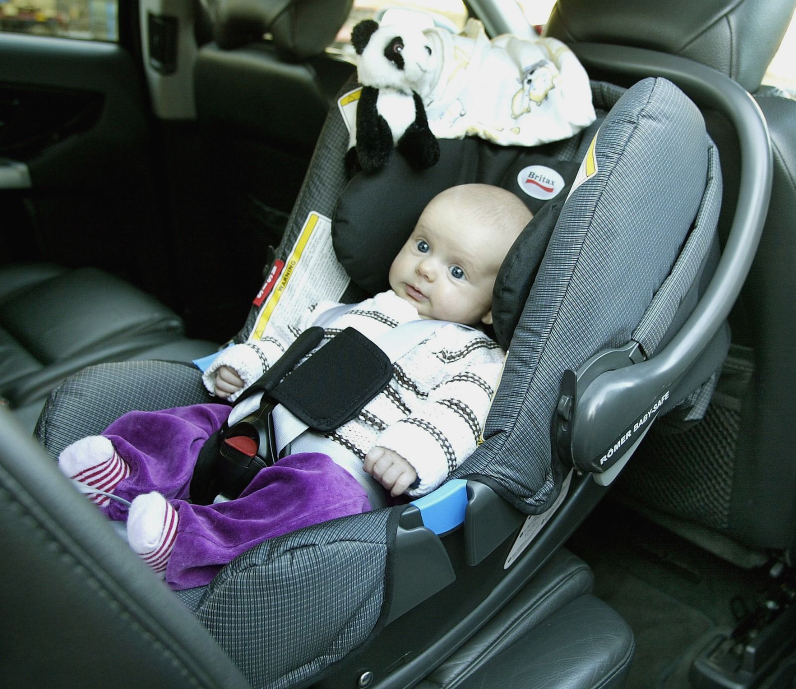 Pais devem ter atenção na compra e uso correto do bebê conforto; veja dicas