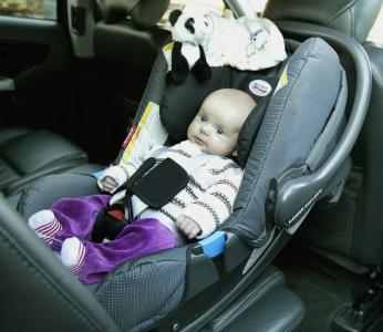 Bebê-conforto no carro