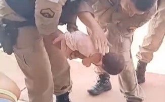 Vídeo: bebê de 17 dias se engasga com leite materno e tem vida salva por policiais no Triângulo Mineiro