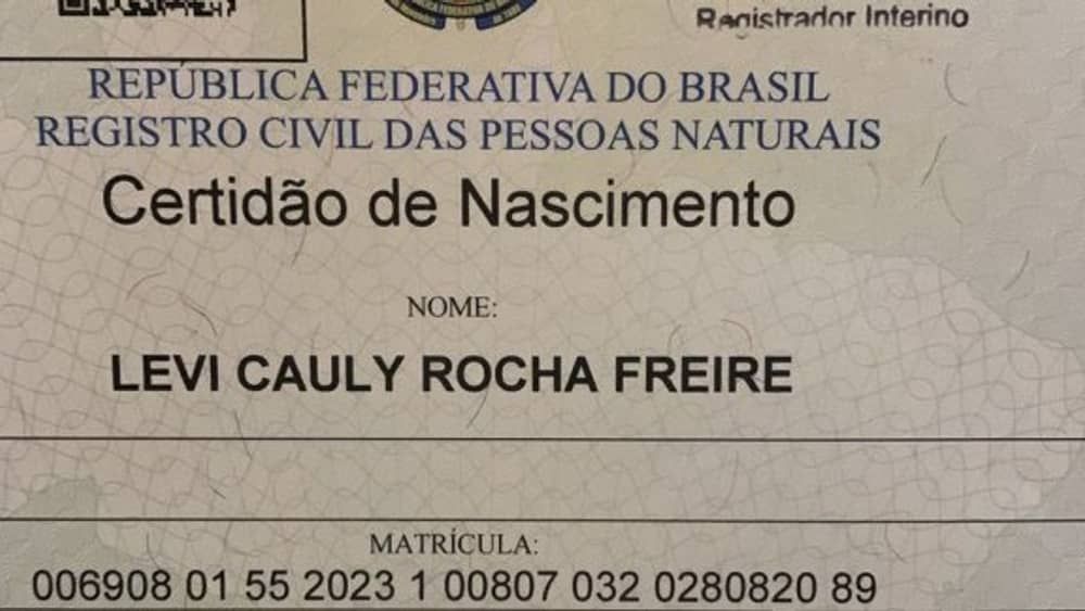 'A esposa não ficou brava?', brinca meia do Bahia homenageado por torcedor