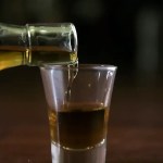 Debate em Coronel Fabriciano: candidato promete distribuição de cachaça grátis no Carnaval