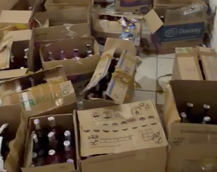 Polícia apreende mais de 200 garrafas de destilados suspeitos de falsificação em Betim