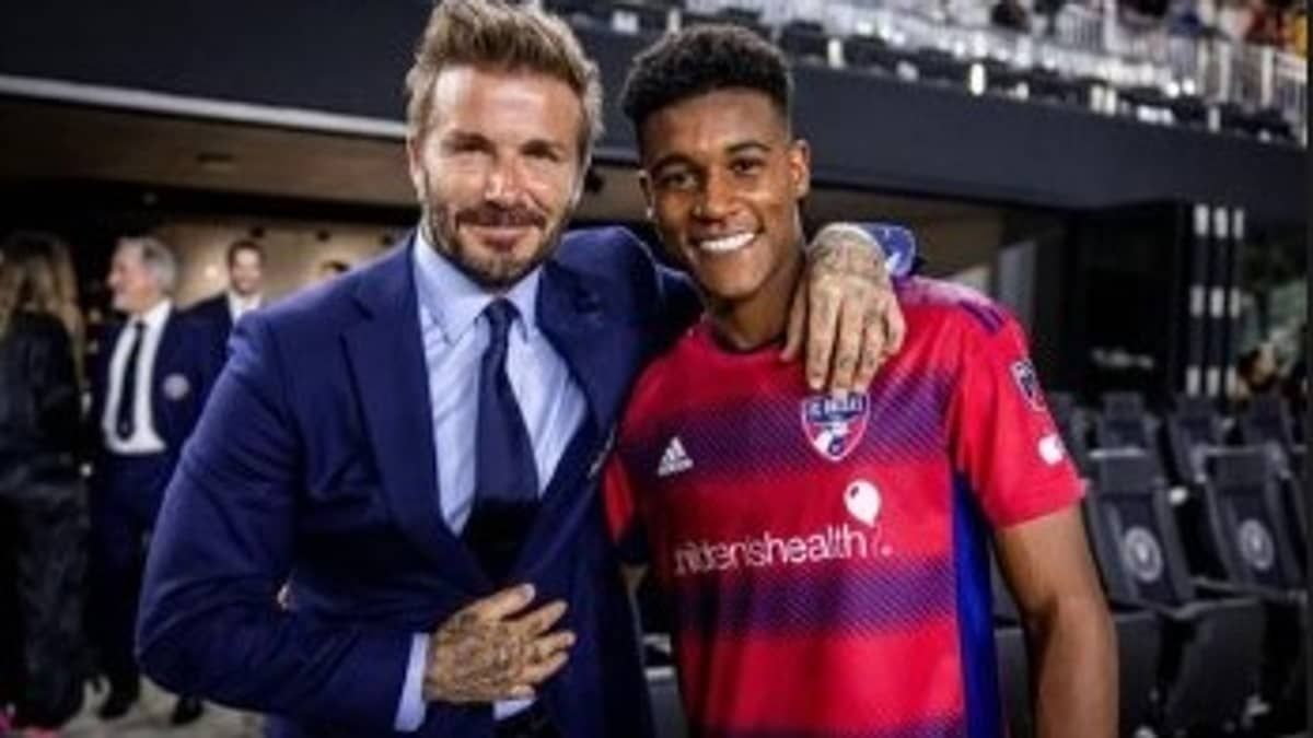 Revelado pelo Cruzeiro, Geovane Jesus tira foto com 'patrão' David Beckham