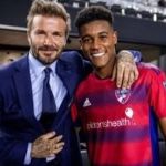 Revelado pelo Cruzeiro, Geovane Jesus tira foto com 'patrão' David Beckham