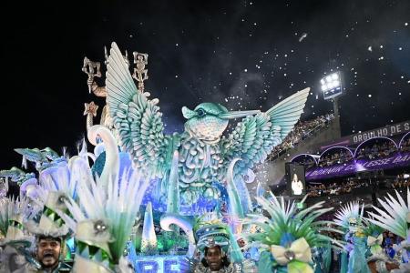 Segundo dia de desfiles das escolas de samba do Rio de Janeiro