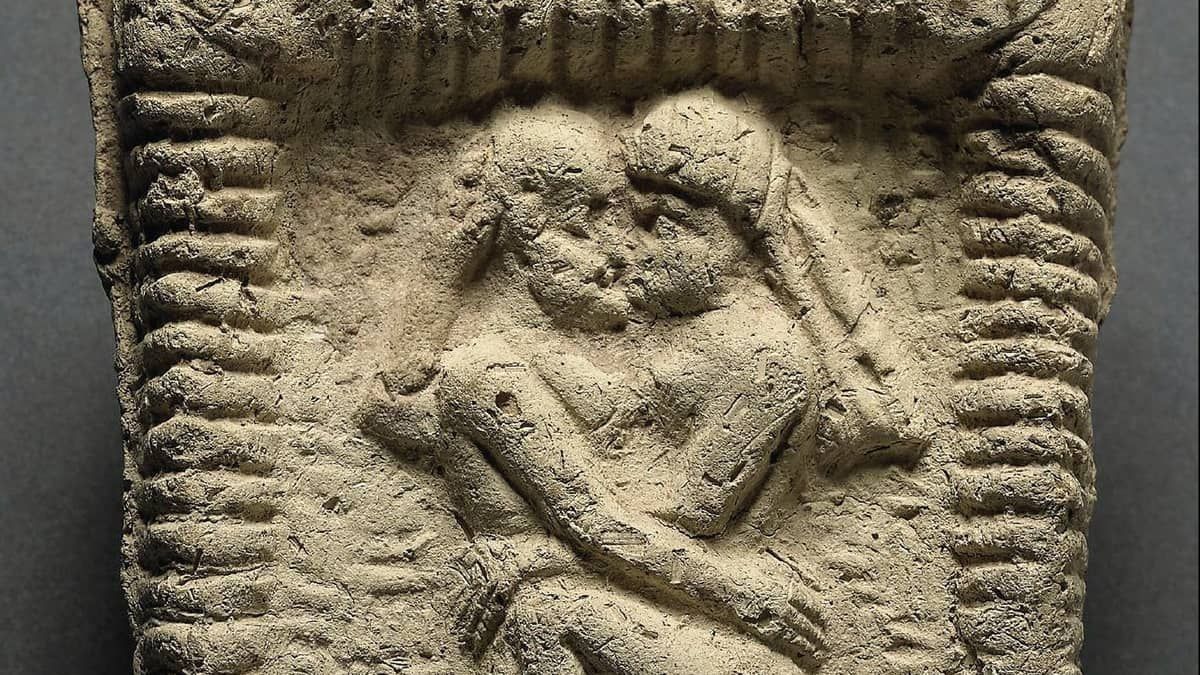 Beijo mais antigo da humanidade aconteceu na Mesopotâmia há 4.500 anos, diz estudo
