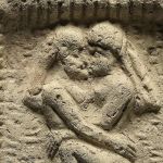 Beijo mais antigo da humanidade aconteceu na Mesopotâmia há 4.500 anos, diz estudo
