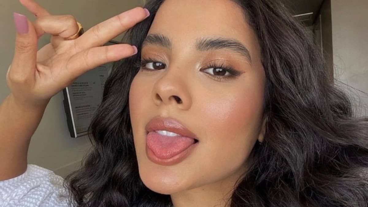 Bella Campos é flagrada em clima de romance com o ex-namorado