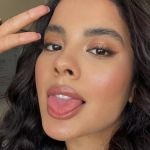 Bella Campos é flagrada em clima de romance com o ex-namorado