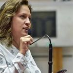 Suspeito de ameaçar deputadas é alvo de operação e presta depoimento à polícia