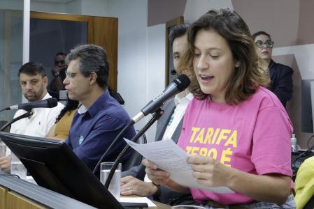 Bella Gonçalves é autora do projeto que prevê a tarifa zero nos ônibus da Grande BH