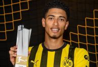 Bellingham vence prêmio de melhor jogador da temporada na Alemanha