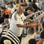 Ex-massagista do Atlético, Belmiro vive noite de celebridade na Arena MRV