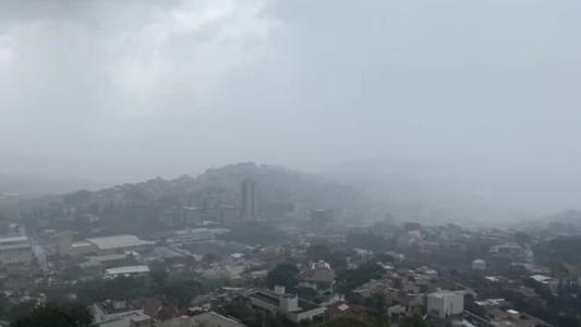 Belo Horizonte amanhece com nevoeiro e com frio de 10°C