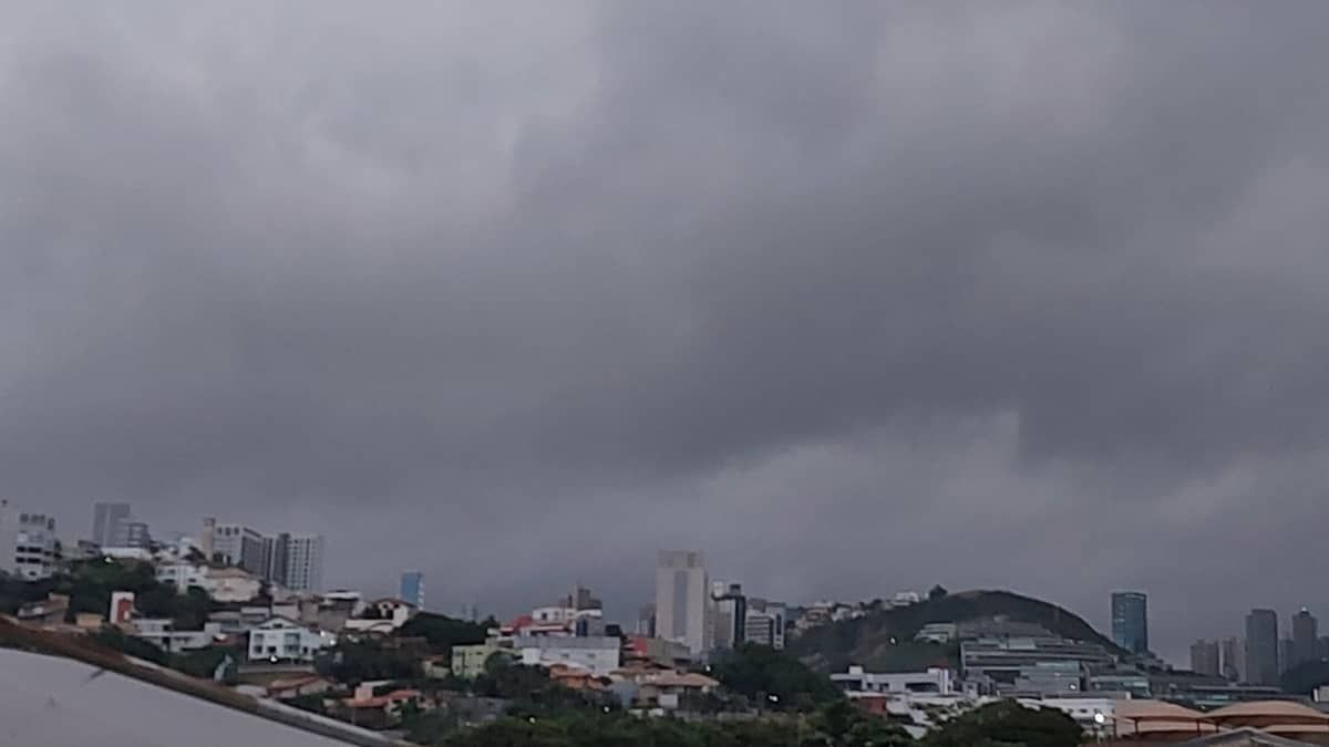 Chuva de até 50mm e granizo podem atingir BH e outras 588 cidades de Minas nas próximas horas; veja a lista 