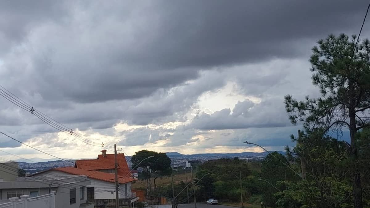 Umidade do ar inferior à recomendada pela OMS pode atingir 346 cidades de Minas