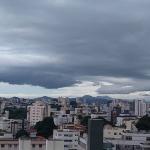 Chuva forte e ventania podem atingir BH e outras 493 cidades de Minas; veja a lista